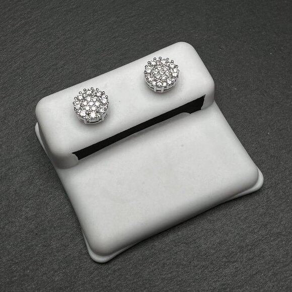 0.47 CT VVS Moissanite 925 Silver Round Halo Cluster Earring Studs 7.6mm - Picture 1 of 3